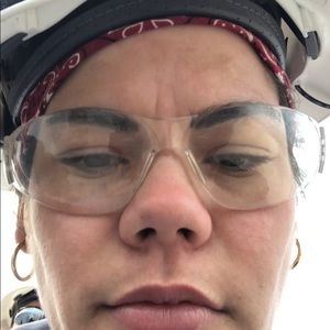 Meet your Posher, Yanet